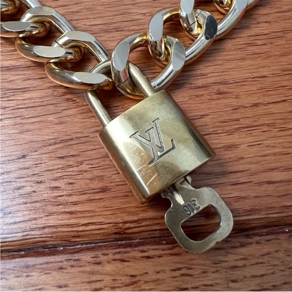 🚨SOLD🚨 Louis Vuitton Lock and Key Necklace #316 - Picture 3 of 8